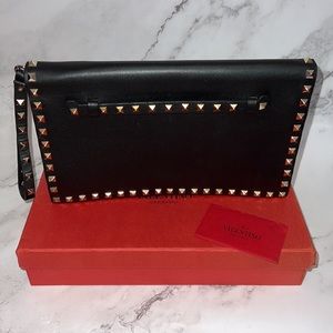 VALENTINO GARAVANI
Nappa Rockstud Wristlet Clutch